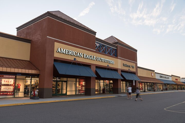Private Shopping Tour from Minneapolis to Albertville Outlets - Photo 1 of 7